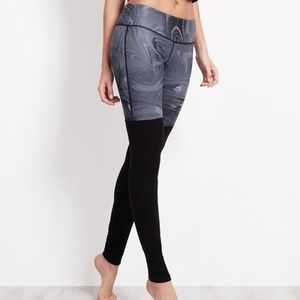 Alo Yoga Marble Black GODDESS LEGGING